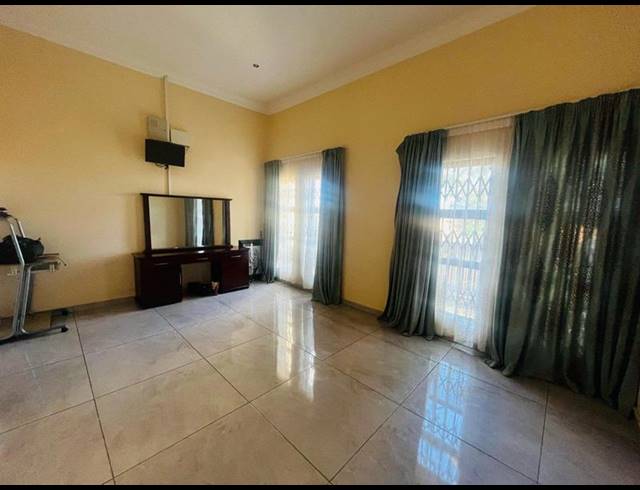 5 BEDROOM HOUSE FOR SALE IN THE REEDS